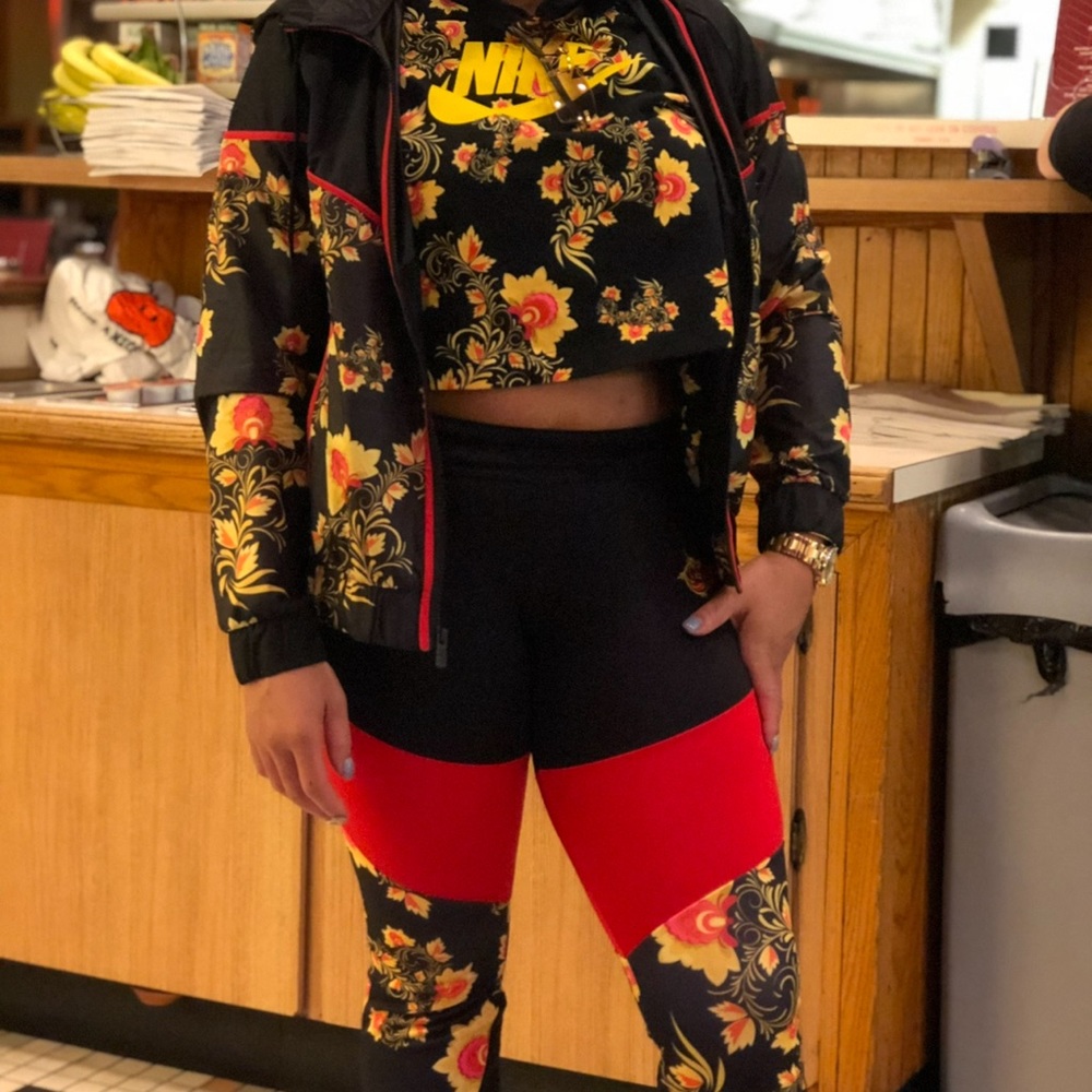 Nike outfit FLORAL WINDRUNNER